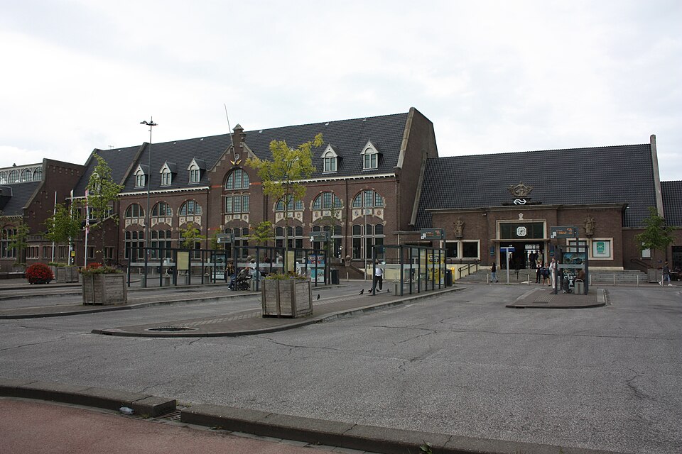 Station Roosendaal weer vrijgegeven na vondst verdacht pakket